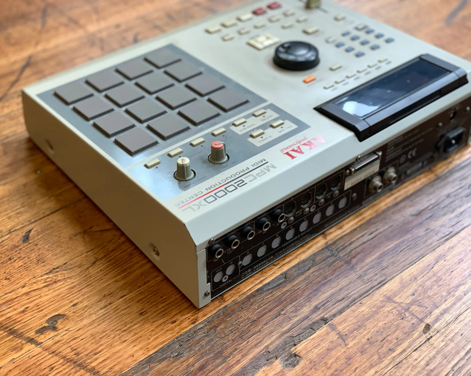 Akai MPC2000XL MIDI Production Center