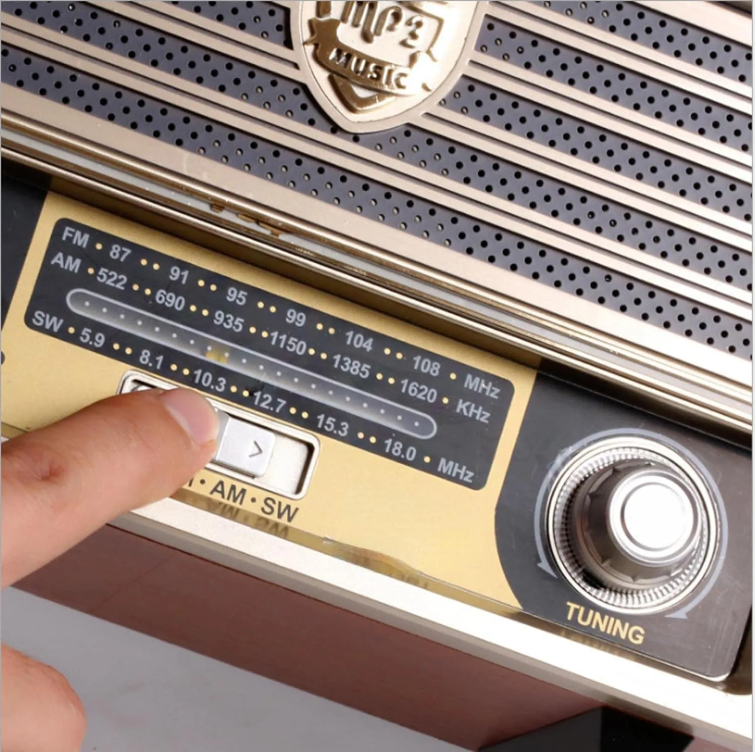 Portable Retro Bluetooth AM/FM Radio